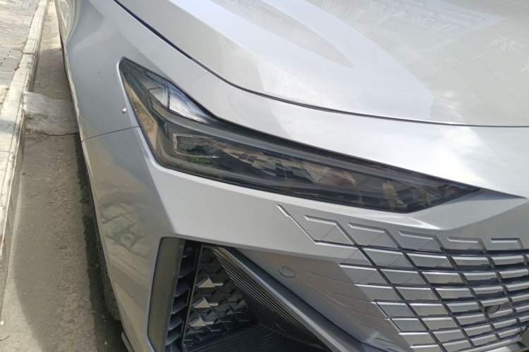 Used CHANGAN UNI-V 2022 1.5T Prestige Version Right Front Headlight