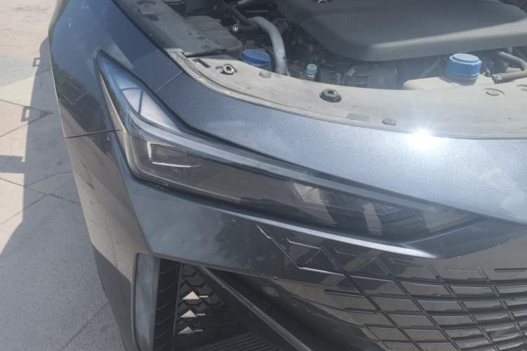 Used CHANGAN UNI-V 2022 1.5T Prestige Version Right Front Headlight