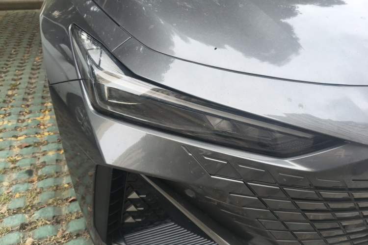 Used CHANGAN UNI-V 2022 1.5T Prestige Version Right Front Headlight