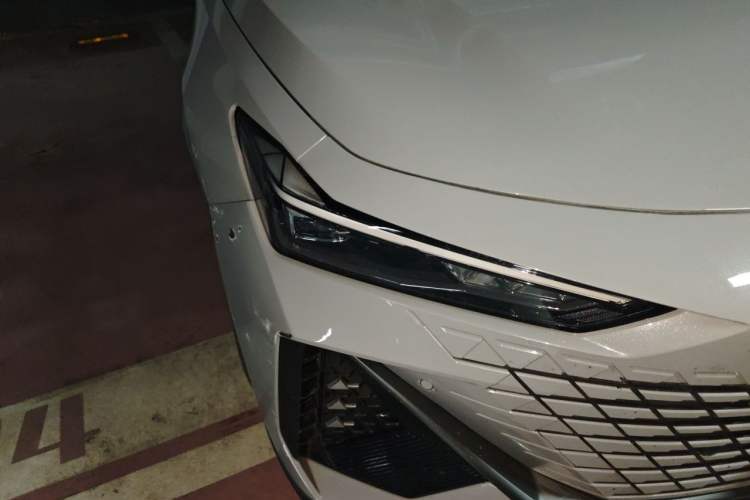 Used CHANGAN UNI-V 2022 1.5T Prestige Version Right Front Headlight