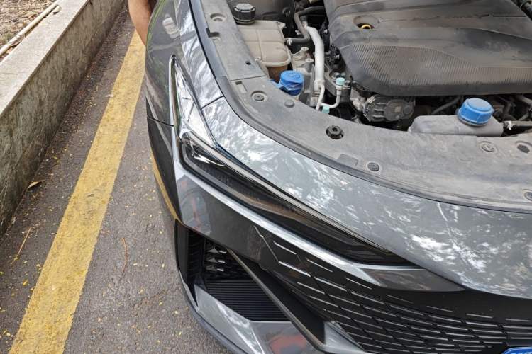 Used CHANGAN UNI-V 2022 1.5T Prestige Version Right Front Headlight