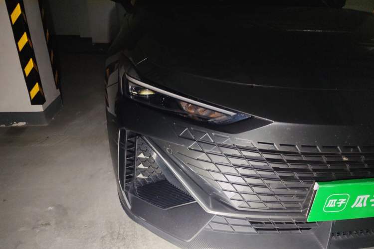 Used CHANGAN UNI-V 2022 1.5T Prestige Version Right Front Headlight