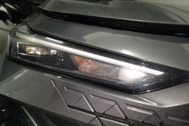 Used CHANGAN UNI-V 2022 1.5T Prestige Version Right Front Headlight