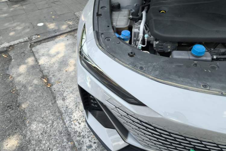 Used CHANGAN UNI-V 2022 1.5T Prestige Version Right Front Headlight
