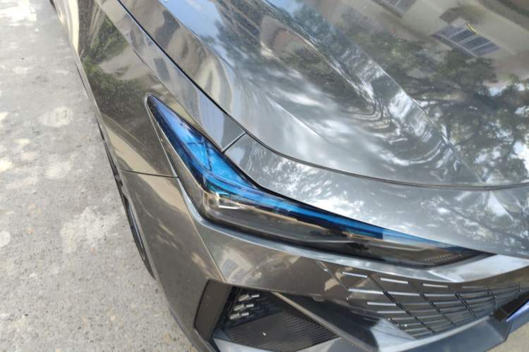 Used CHANGAN UNI-V 2022 1.5T Prestige Version Right Front Headlight
