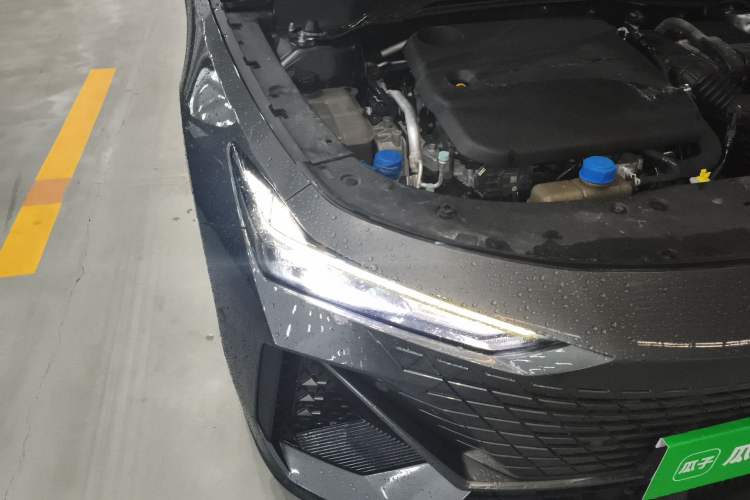 Used CHANGAN UNI-V 2022 1.5T Smart Navigation Version Right Front Headlight