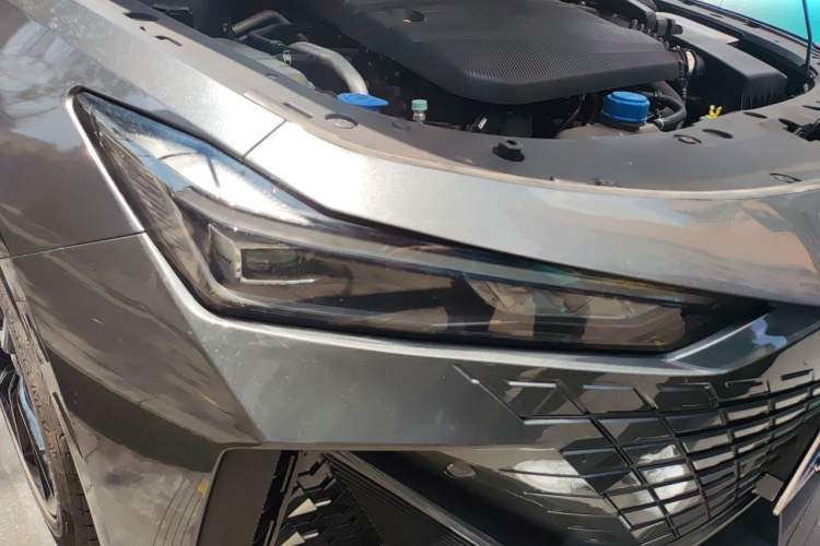 Used CHANGAN UNI-V 2022 1.5T Prestige Version Right Front Headlight