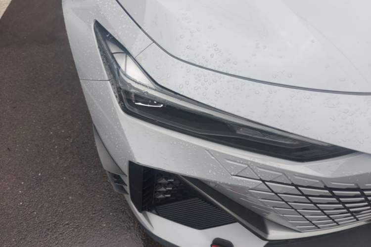 Used CHANGAN UNI-V 2022 1.5T Prestige Version Right Front Headlight
