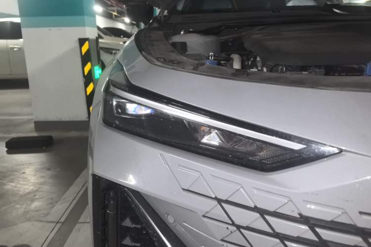 Used CHANGAN UNI-V 2022 1.5T Prestige Version Right Front Headlight