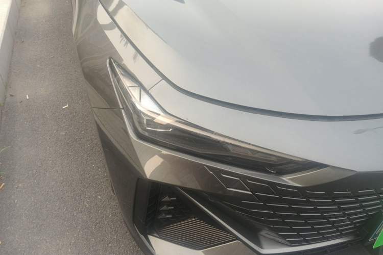 Used CHANGAN UNI-V 2022 1.5T Prestige Version Right Front Headlight