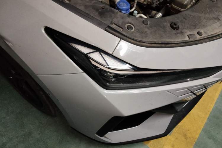 Used CHANGAN UNI-V 2022 1.5T Prestige Version Right Front Headlight