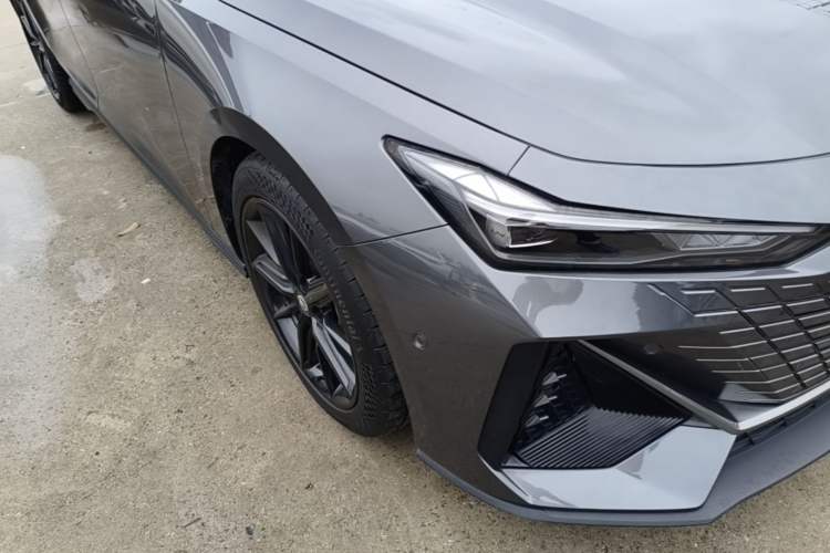 Used CHANGAN UNI-V 2022 1.5T Smart Navigation Version Right Front Headlight