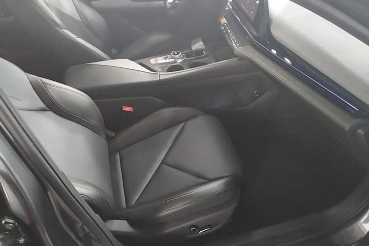 Used CHANGAN UNI-V 2022 1.5T Prestige Version Right Front Seat