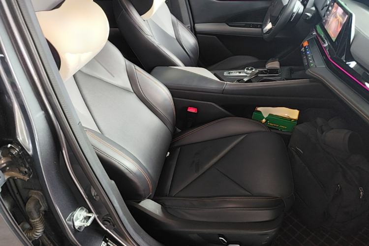 Used CHANGAN UNI-V 2022 1.5T Smart Navigation Version Right Front Seat