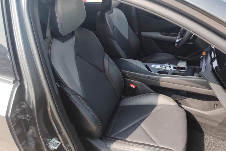 Used CHANGAN UNI-V 2022 1.5T Smart Navigation Version Right Front Seat