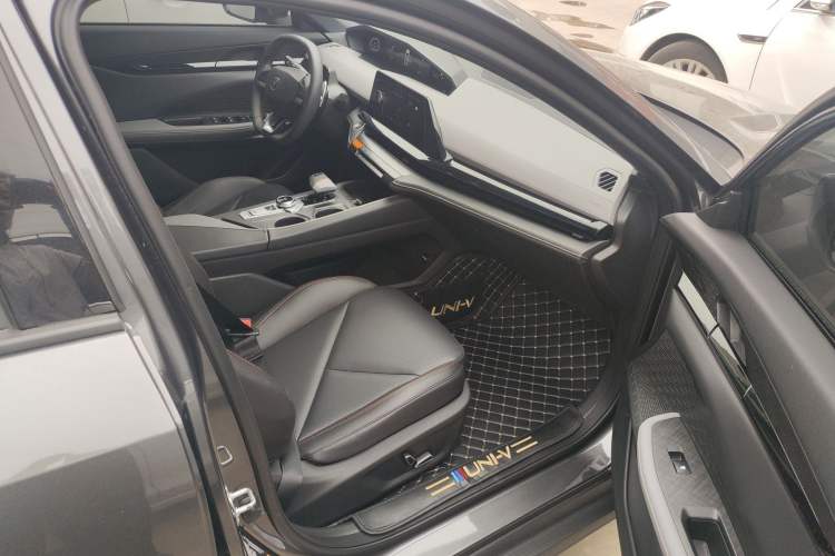 Used CHANGAN UNI-V 2022 1.5T Prestige Version Right Front Seat