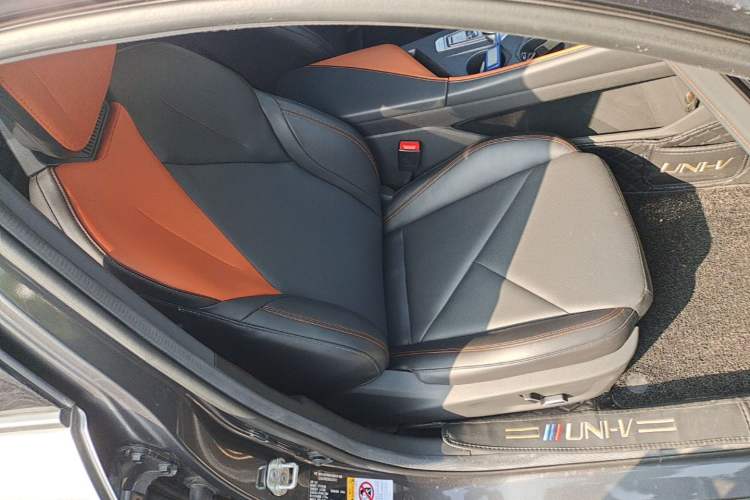 Used CHANGAN UNI-V 2022 1.5T Prestige Version Right Front Seat