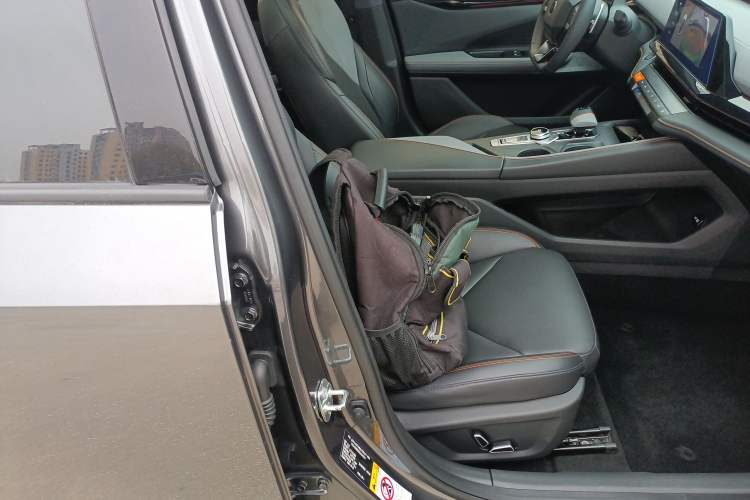 Used CHANGAN UNI-V 2022 1.5T Prestige Version Right Front Seat