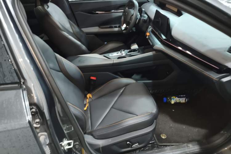 Used CHANGAN UNI-V 2022 1.5T Smart Navigation Version Right Front Seat