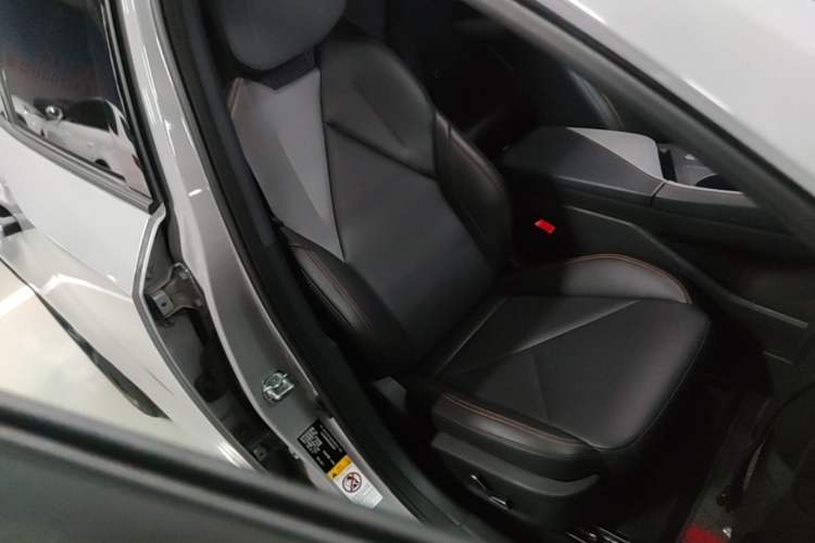 Used CHANGAN UNI-V 2022 1.5T Smart Navigation Version Right Front Seat