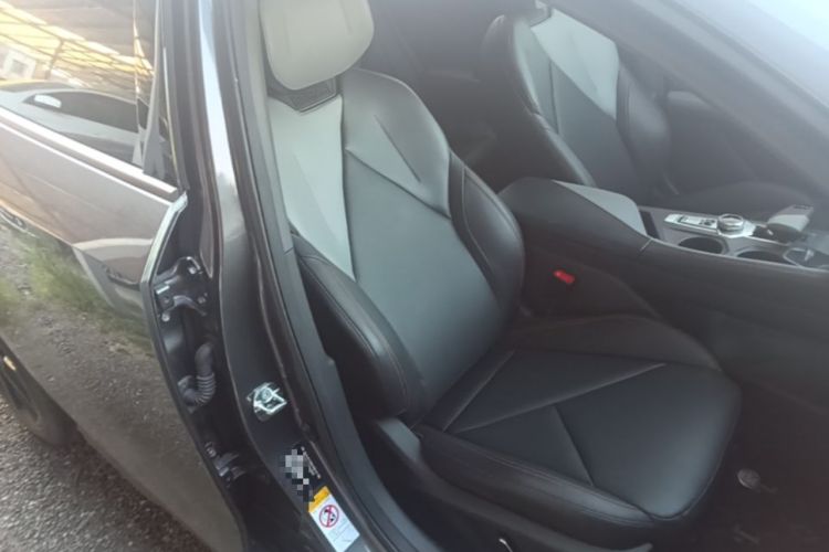 Used CHANGAN UNI-V 2022 1.5T Smart Navigation Version Right Front Seat