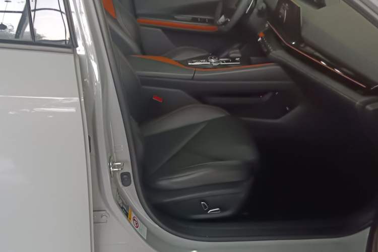 Used CHANGAN UNI-V 2022 1.5T Smart Navigation Version Right Front Seat