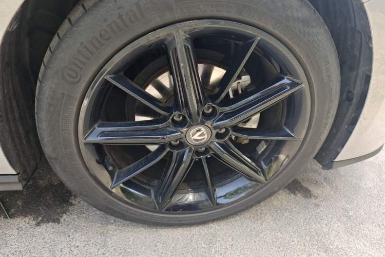 Used CHANGAN UNI-V 2022 1.5T Prestige Version Right Front Wheel Hub