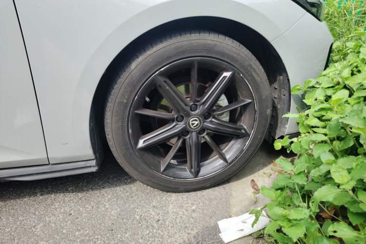 Used CHANGAN UNI-V 2022 1.5T Prestige Version Right Front Wheel Hub