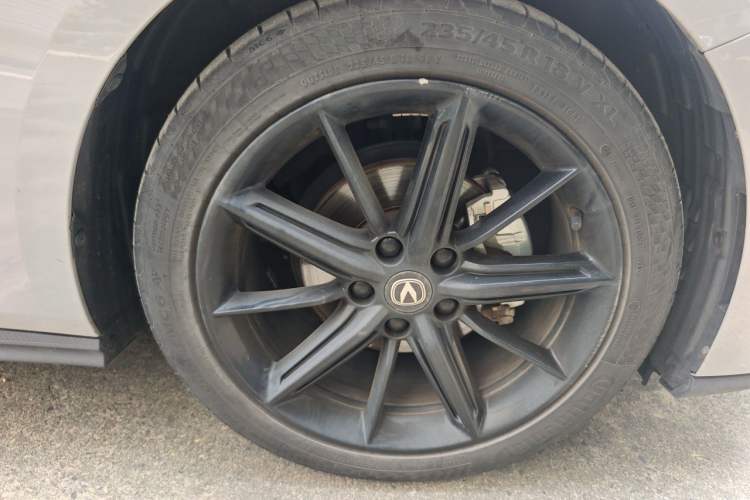 Used CHANGAN UNI-V 2022 1.5T Prestige Version Right Front Wheel Hub
