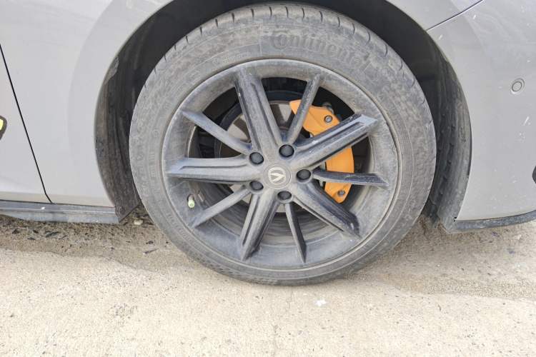 Used CHANGAN UNI-V 2022 1.5T Smart Navigation Version Right Front Wheel Hub