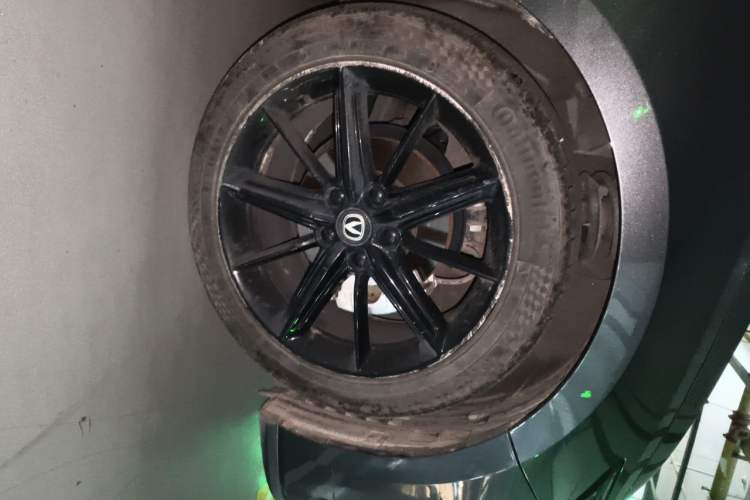 Used CHANGAN UNI-V 2022 1.5T Prestige Version Right Front Wheel Hub