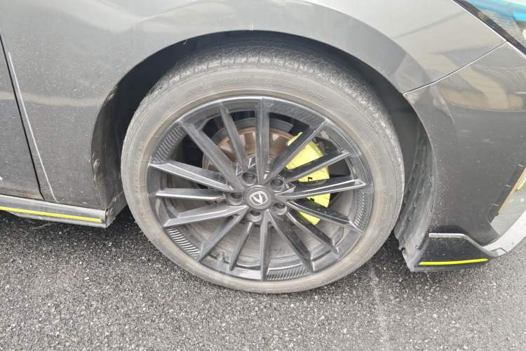 Used CHANGAN UNI-V 2022 1.5T Sport Edition Right Front Wheel Hub