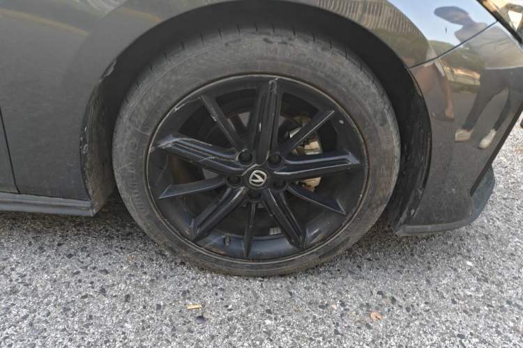 Used CHANGAN UNI-V 2022 1.5T Prestige Version Right Front Wheel Hub
