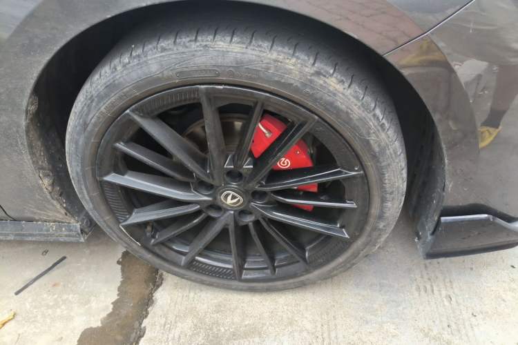 Used CHANGAN UNI-V 2022 1.5T Sport Edition Right Front Wheel Hub