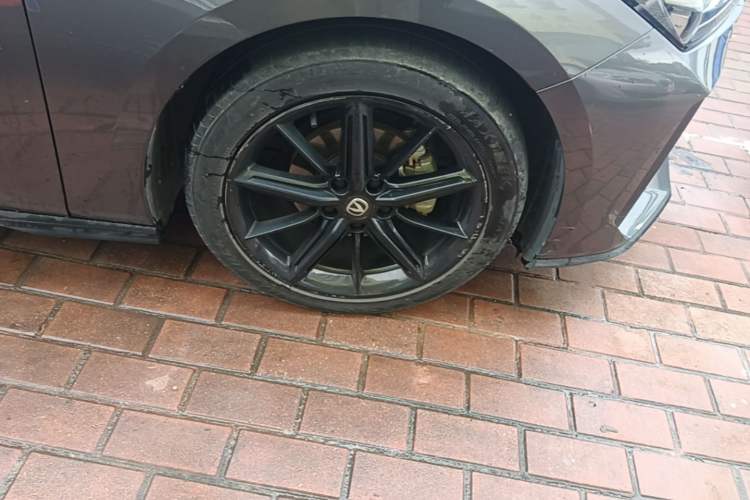 Used CHANGAN UNI-V 2022 1.5T Prestige Version Right Front Wheel Hub