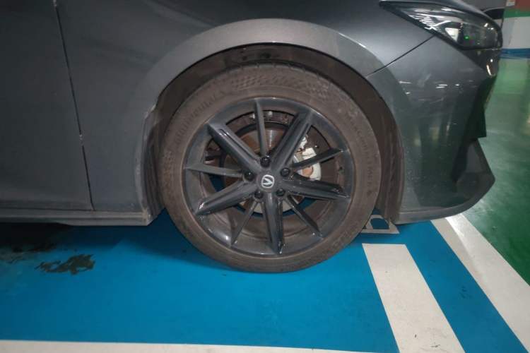 Used CHANGAN UNI-V 2022 1.5T Prestige Version Right Front Wheel Hub
