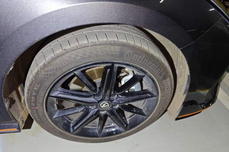 Used CHANGAN UNI-V 2022 2.0T Sporty Version Right Front Wheel Hub