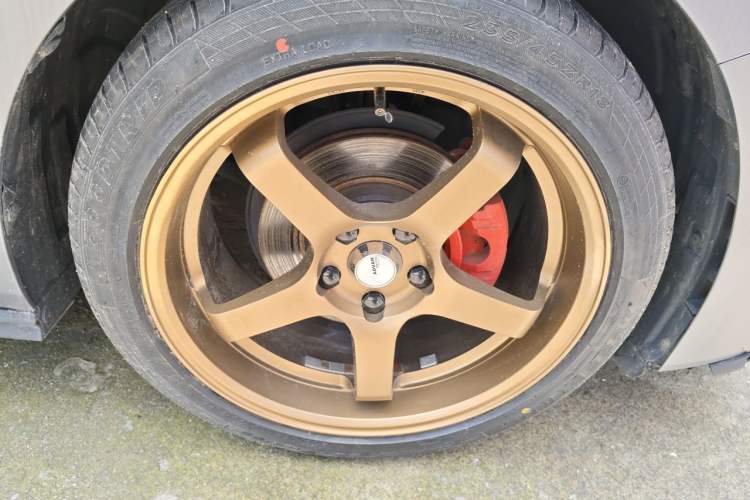 Used CHANGAN UNI-V 2022 1.5T Prestige Version Right Front Wheel Hub
