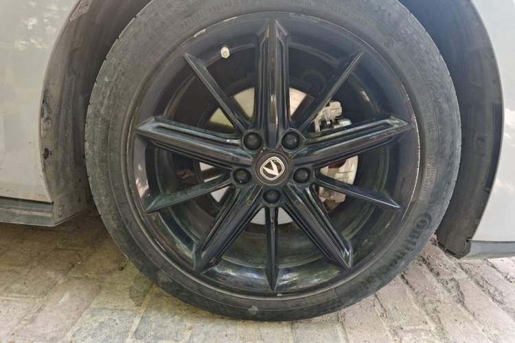 Used CHANGAN UNI-V 2022 1.5T Prestige Version Right Front Wheel Hub