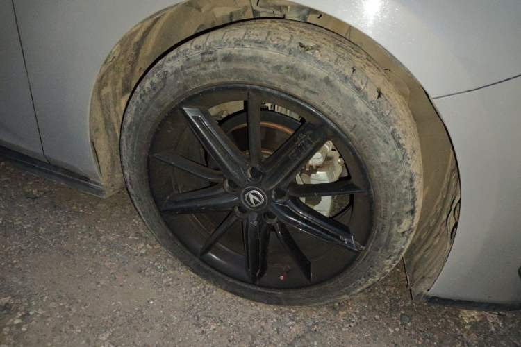 Used CHANGAN UNI-V 2022 1.5T Prestige Version Right Front Wheel Hub