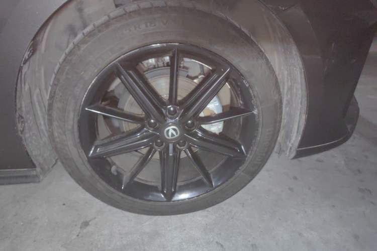 Used CHANGAN UNI-V 2022 1.5T Prestige Version Right Front Wheel Hub