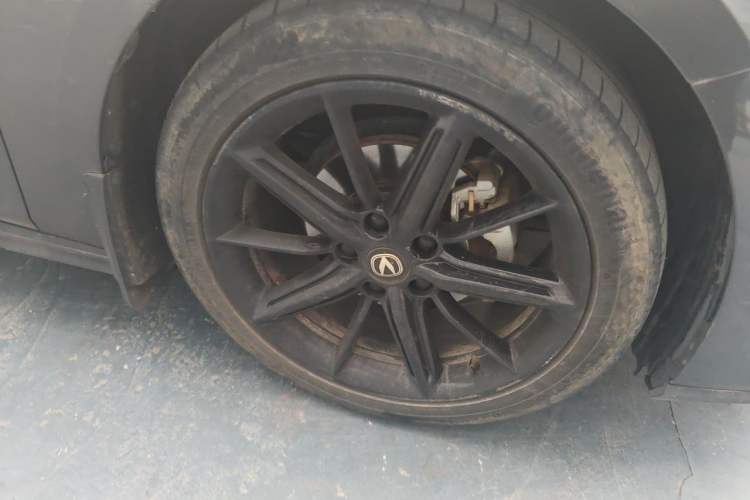 Used CHANGAN UNI-V 2022 1.5T Prestige Version Right Front Wheel Hub