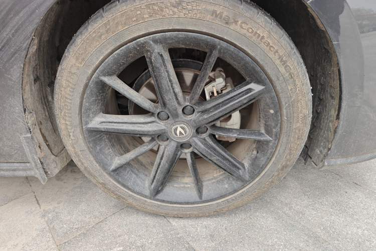 Used CHANGAN UNI-V 2022 1.5T Prestige Version Right Front Wheel Hub