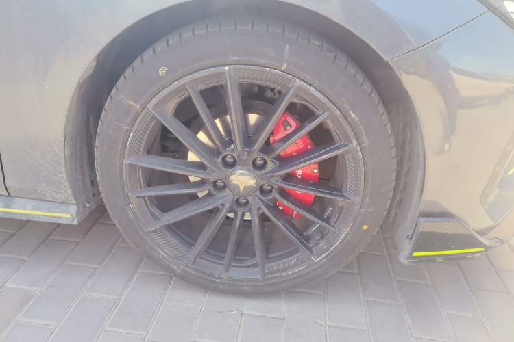 Used CHANGAN UNI-V 2022 1.5T Sport Edition Right Front Wheel Hub