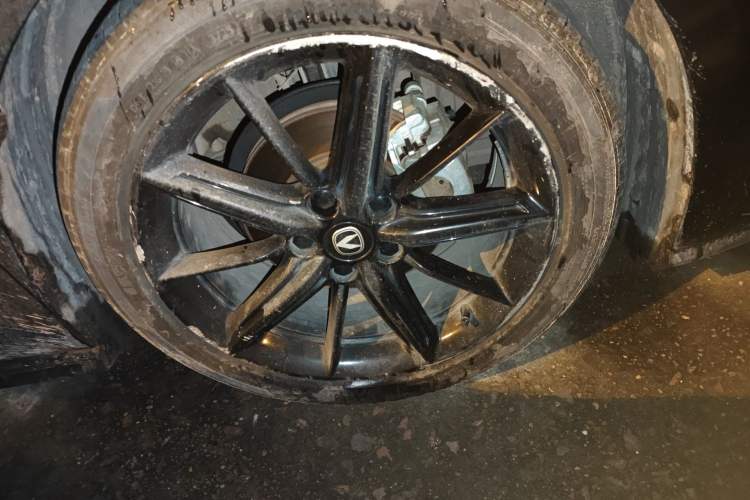 Used CHANGAN UNI-V 2022 1.5T Prestige Version Right Front Wheel Hub