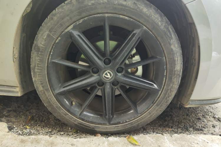 Used CHANGAN UNI-V 2022 1.5T Prestige Version Right Front Wheel Hub
