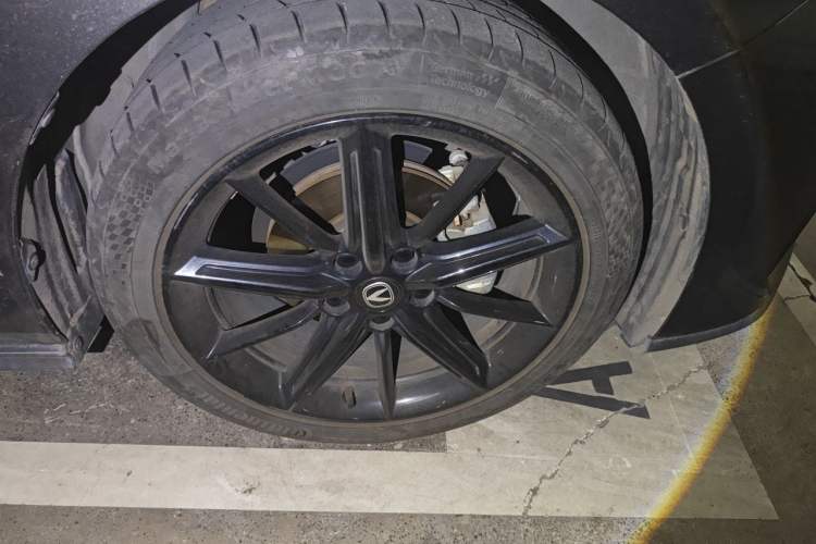 Used CHANGAN UNI-V 2022 1.5T Prestige Version Right Front Wheel Hub