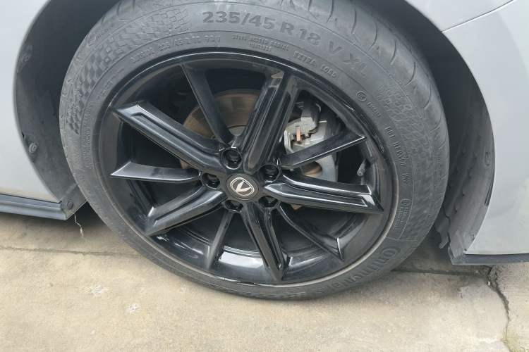 Used CHANGAN UNI-V 2022 1.5T Smart Navigation Version Right Front Wheel Hub