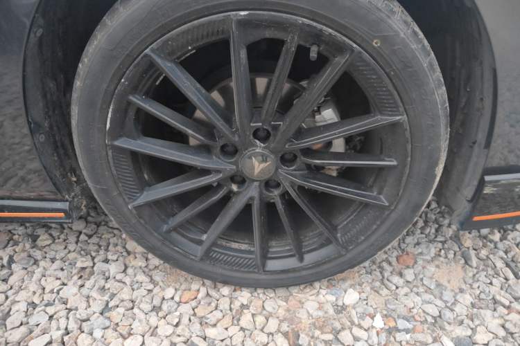 Used CHANGAN UNI-V 2022 1.5T Sport Edition Right Front Wheel Hub
