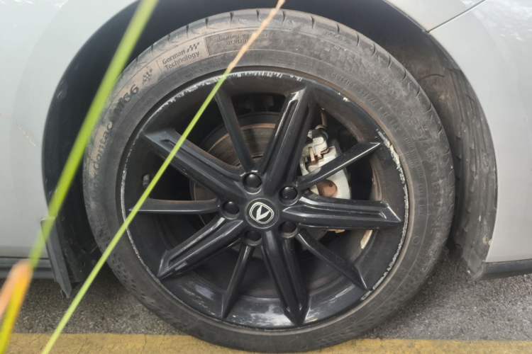 Used CHANGAN UNI-V 2022 1.5T Prestige Version Right Front Wheel Hub
